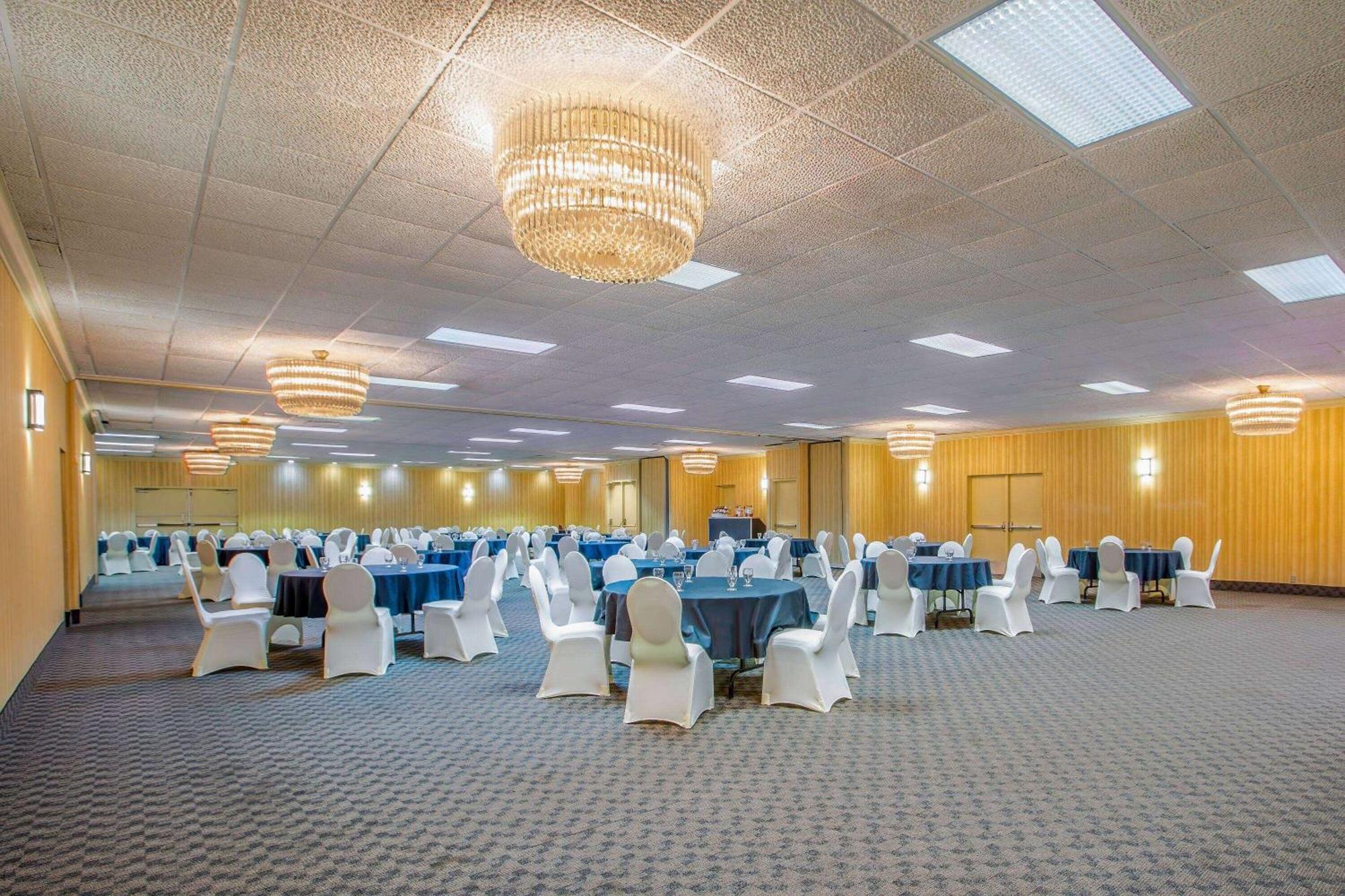 Days Inn By Wyndham Sudbury & Conference Centre Exteriér fotografie