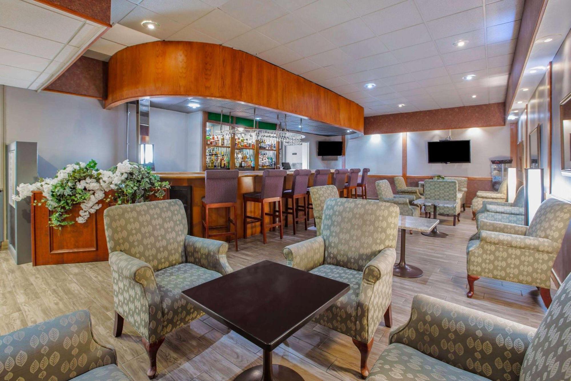 Days Inn By Wyndham Sudbury & Conference Centre Exteriér fotografie