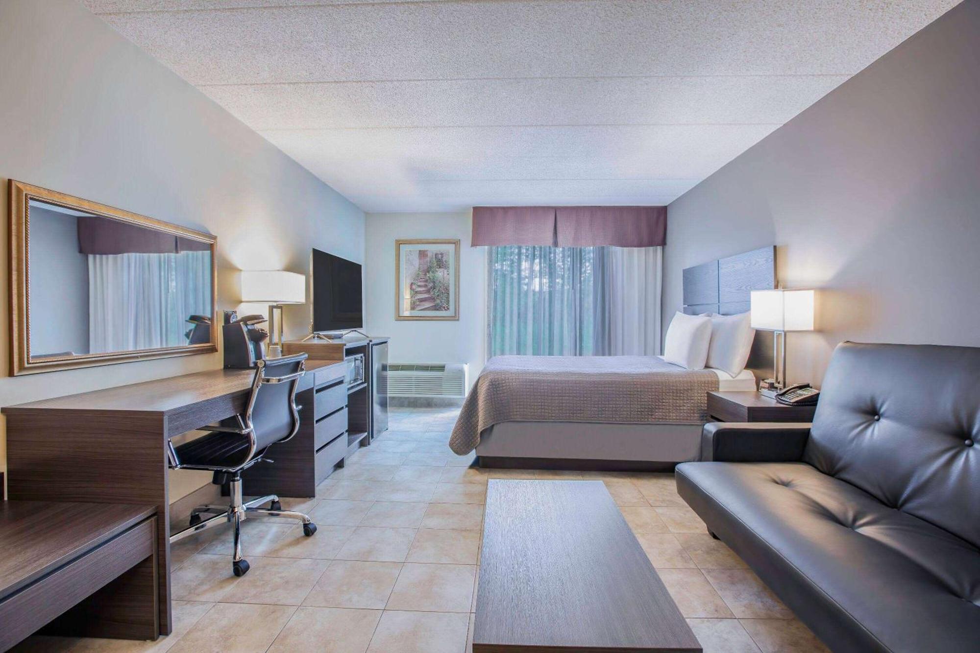 Days Inn By Wyndham Sudbury & Conference Centre Exteriér fotografie