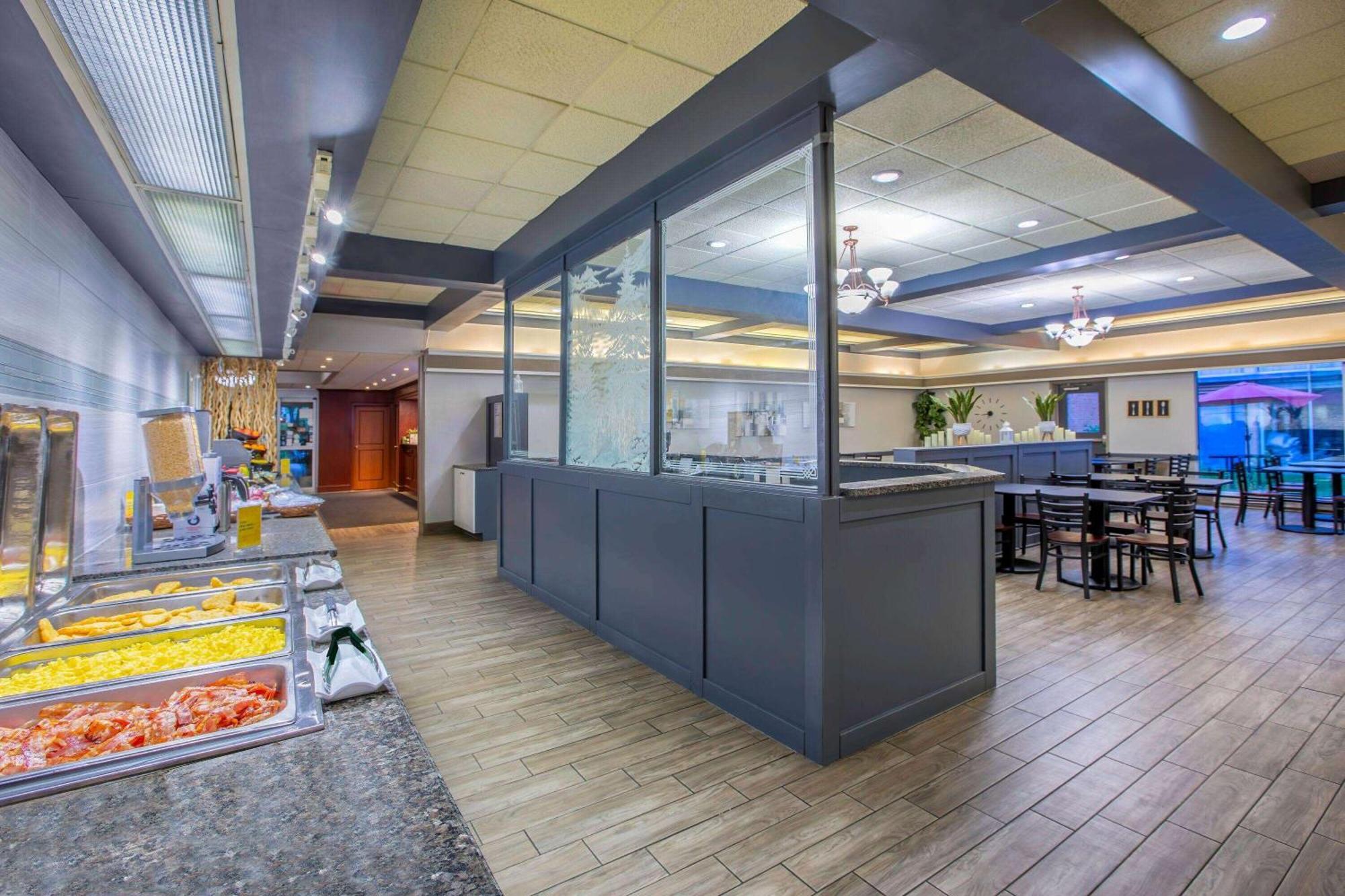 Days Inn By Wyndham Sudbury & Conference Centre Exteriér fotografie
